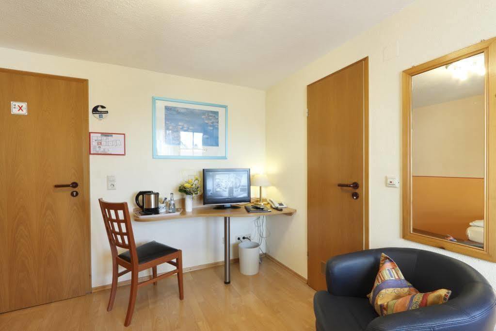 Hotel Pension Stern Bad Buchau Exterior foto